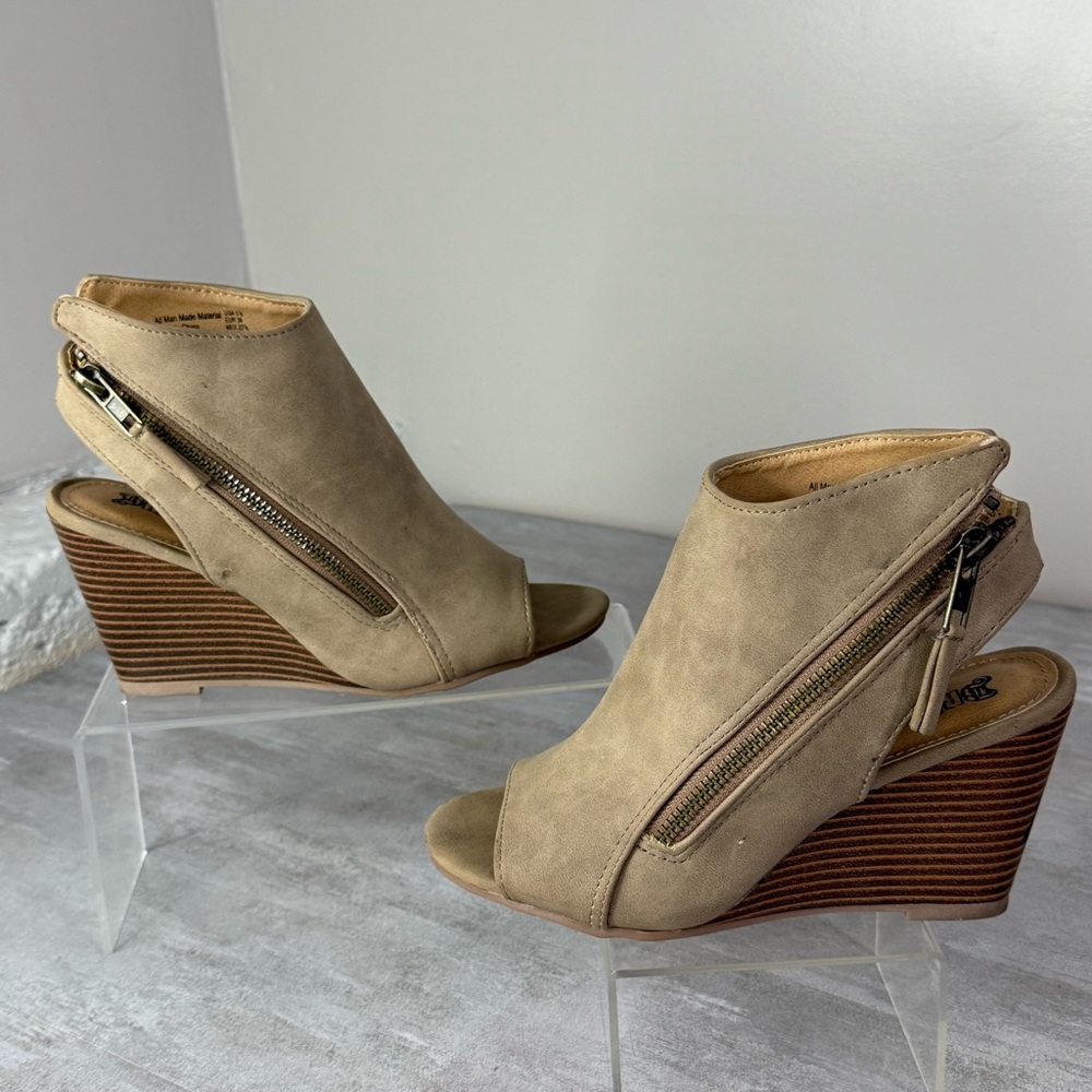 Brash Shoes Womens Size 5.5 Taupe Wedge Sandals Peep Toe Side Zip